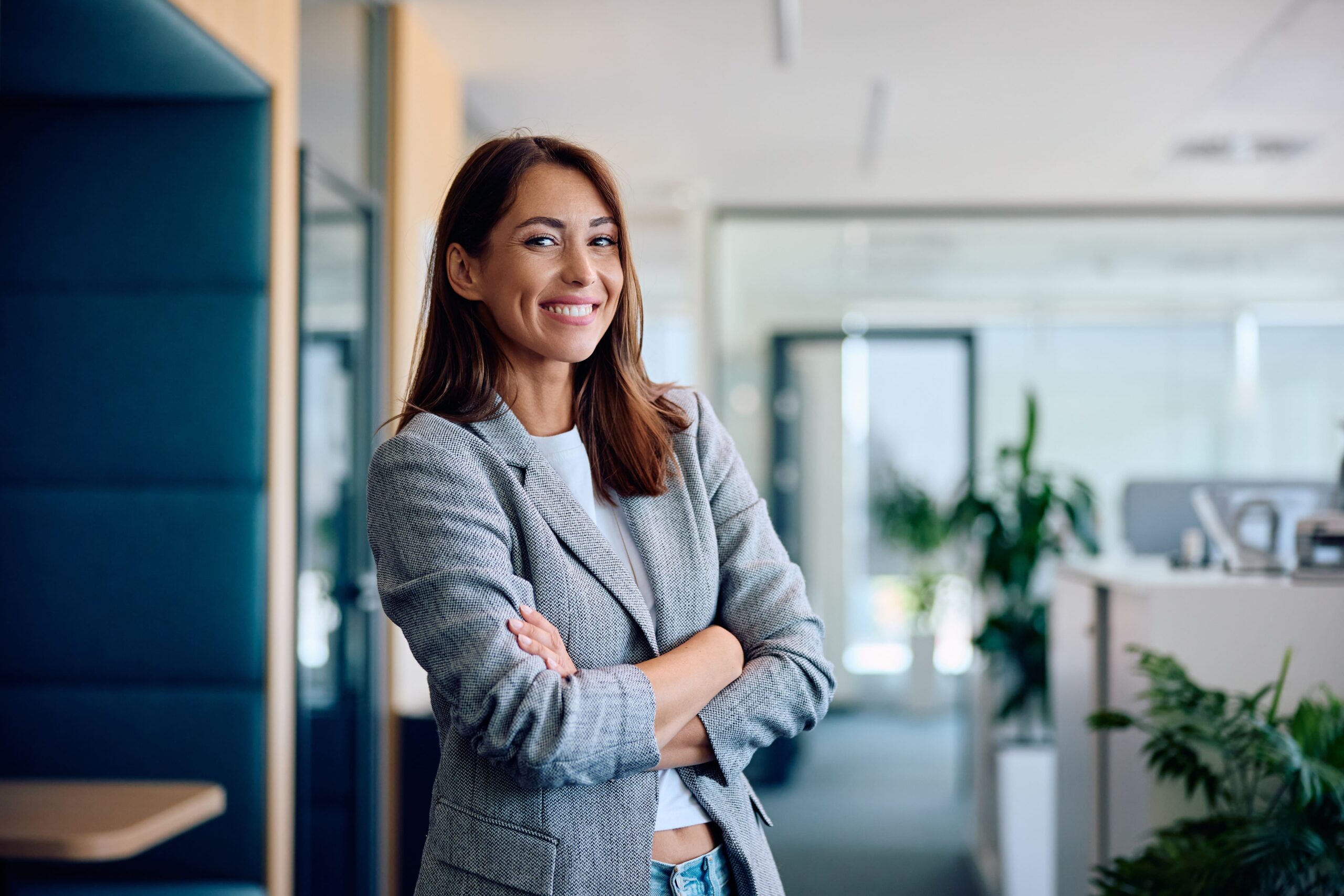 Imprenditrice a lavoro sorridente